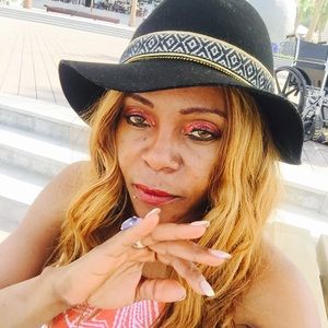 Meet your Posher, Alexis